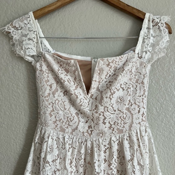 DAMAGED Absolutely Stunning White Lace Off-the-Shoulder Midi Dress - Picture 5 of 10